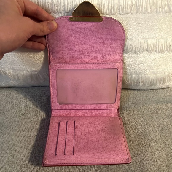 Sold - Picture 3 of 6